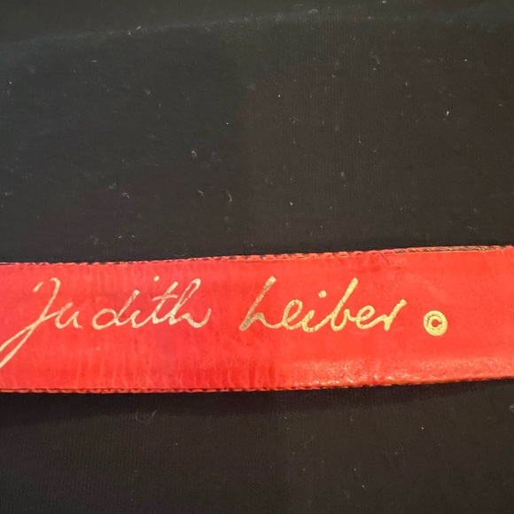 Red leather belt with gold tone buckle - Picture 3 of 3